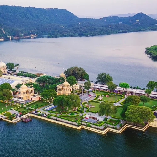 jag-mandir-palace-udaipur-rajasthan-2-new-attr-hero (1)